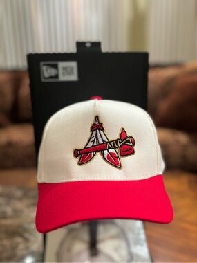 Atlanta Braves Tomahawk Logo White and Red SnapBack Baseball Cap
